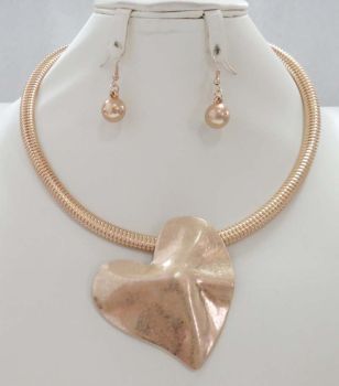 YNE5342GD HEART CHOKER NECKLACE SET