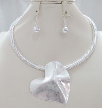 YNE5342SL HEART CHOKER NECKLACE SET