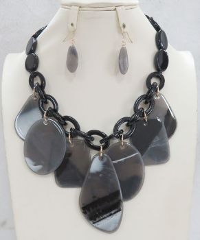 YNE5645BK GOLD BLACK NECKLACE SET
